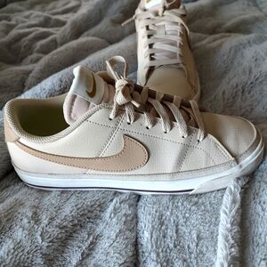 Nike Women's Legacy Sneaker